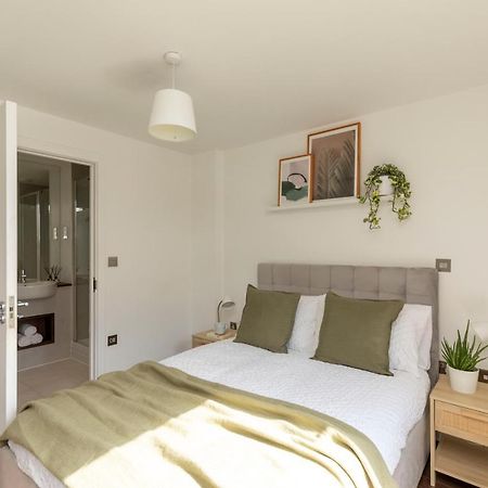 Modern Luxe Apt Just 10 Mins From Tower Bridge! Easy Access To Tube And Bus Londres Exterior foto