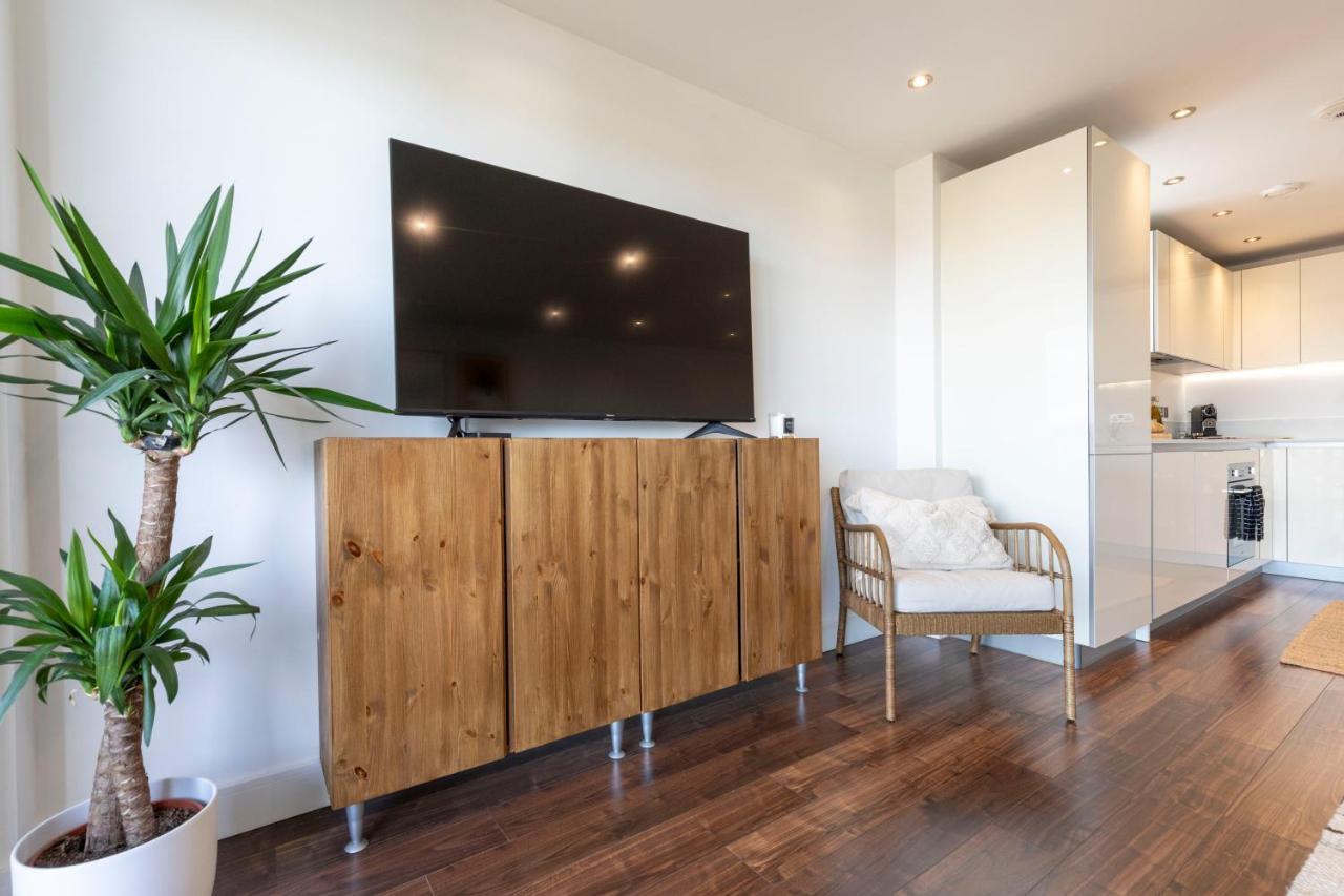 Modern Luxe Apt Just 10 Mins From Tower Bridge! Easy Access To Tube And Bus Londres Exterior foto
